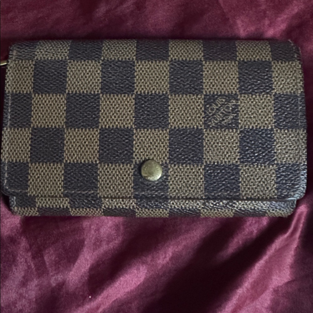 Louis Vuitton Damier Ebene Wallet- Authentic.
In good condition; I don’t use it